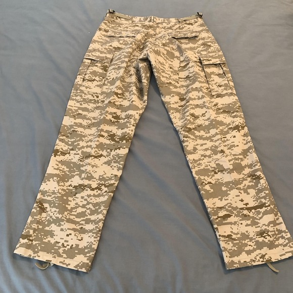 Digital Camo Cargo Pants Mens 35x32 Beige Gray Adjustable Waist Army BDU Hiking - Picture 7 of 9